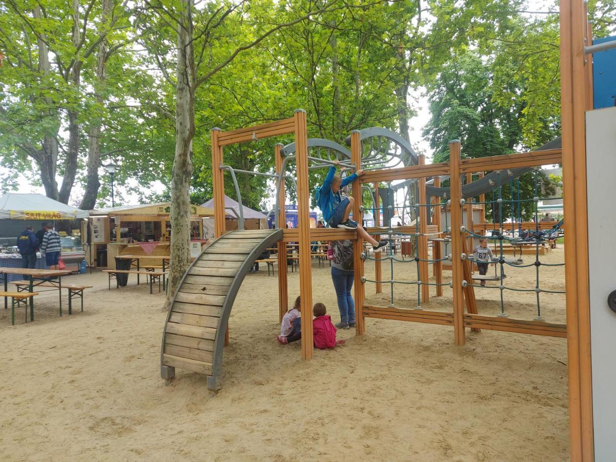 Gyenesdiás Tulipan Bungalow Camping Resort المظهر الخارجي الصورة