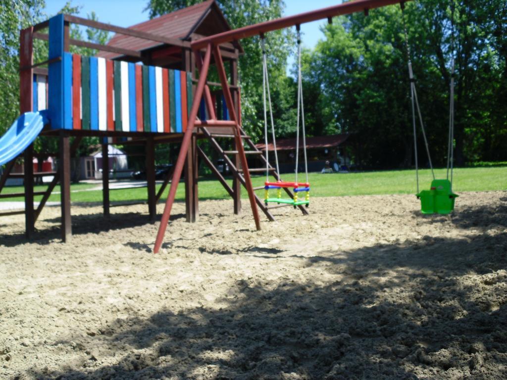 Gyenesdiás Tulipan Bungalow Camping Resort المظهر الخارجي الصورة