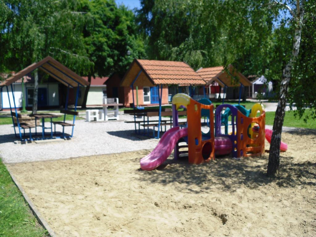 Gyenesdiás Tulipan Bungalow Camping Resort المظهر الخارجي الصورة