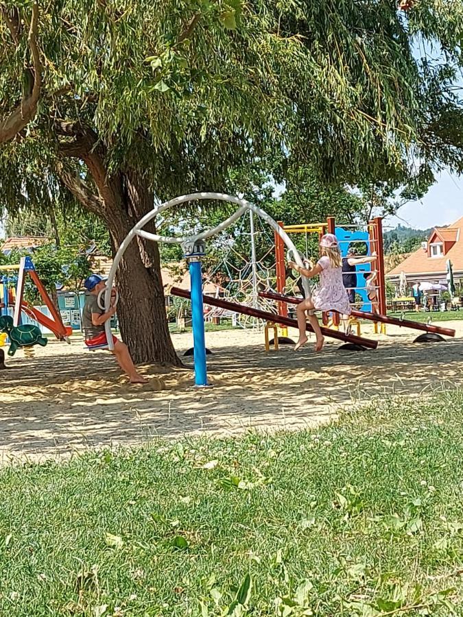 Gyenesdiás Tulipan Bungalow Camping Resort المظهر الخارجي الصورة