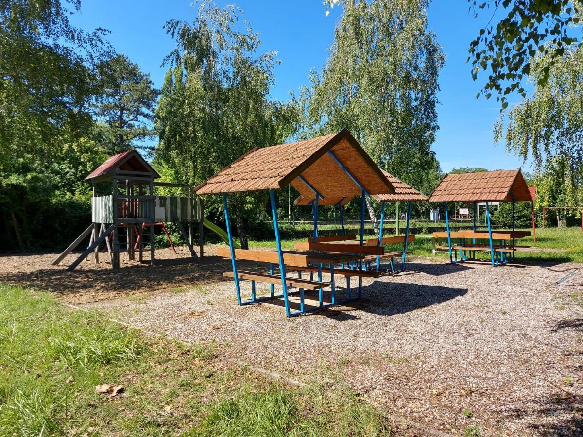 Gyenesdiás Tulipan Bungalow Camping Resort المظهر الخارجي الصورة