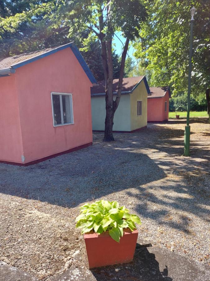 Gyenesdiás Tulipan Bungalow Camping Resort المظهر الخارجي الصورة