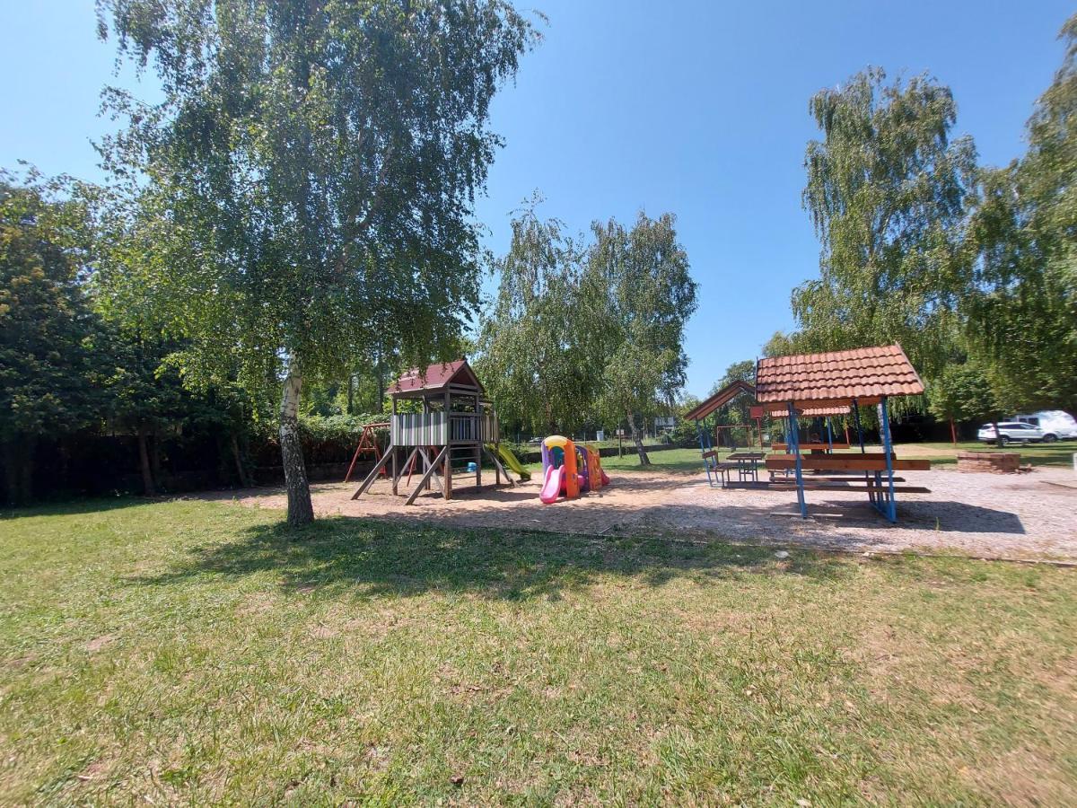 Gyenesdiás Tulipan Bungalow Camping Resort المظهر الخارجي الصورة