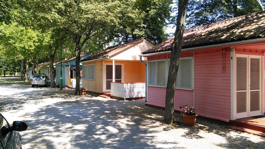 Gyenesdiás Tulipan Bungalow Camping Resort المظهر الخارجي الصورة